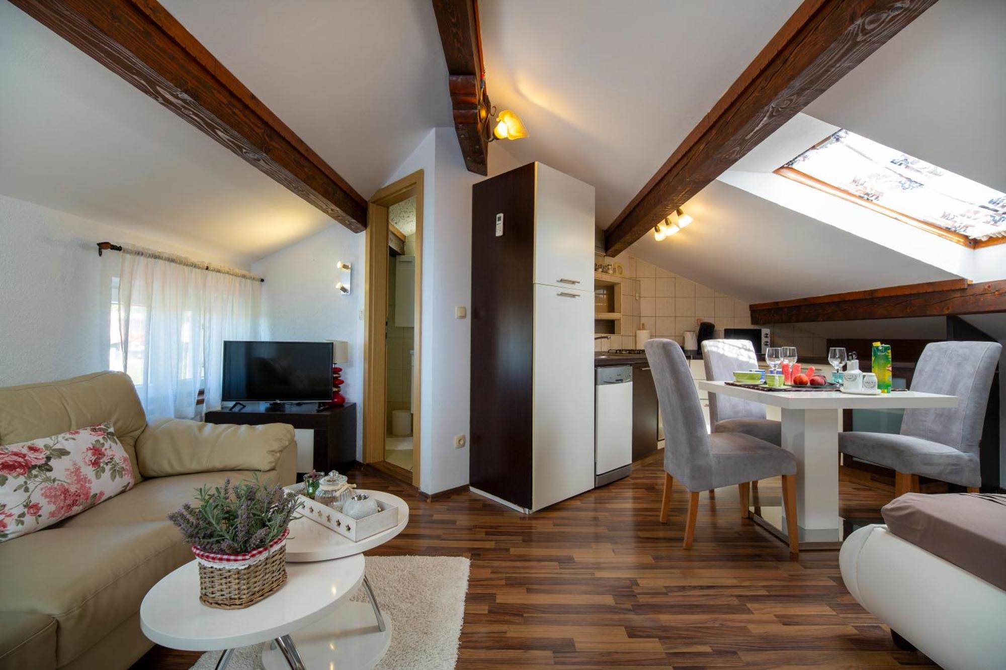 Apartman Viki Stinjan プーラ エクステリア 写真
