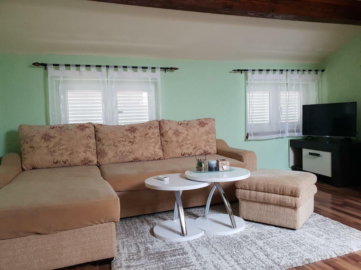 Apartman Viki Stinjan プーラ エクステリア 写真