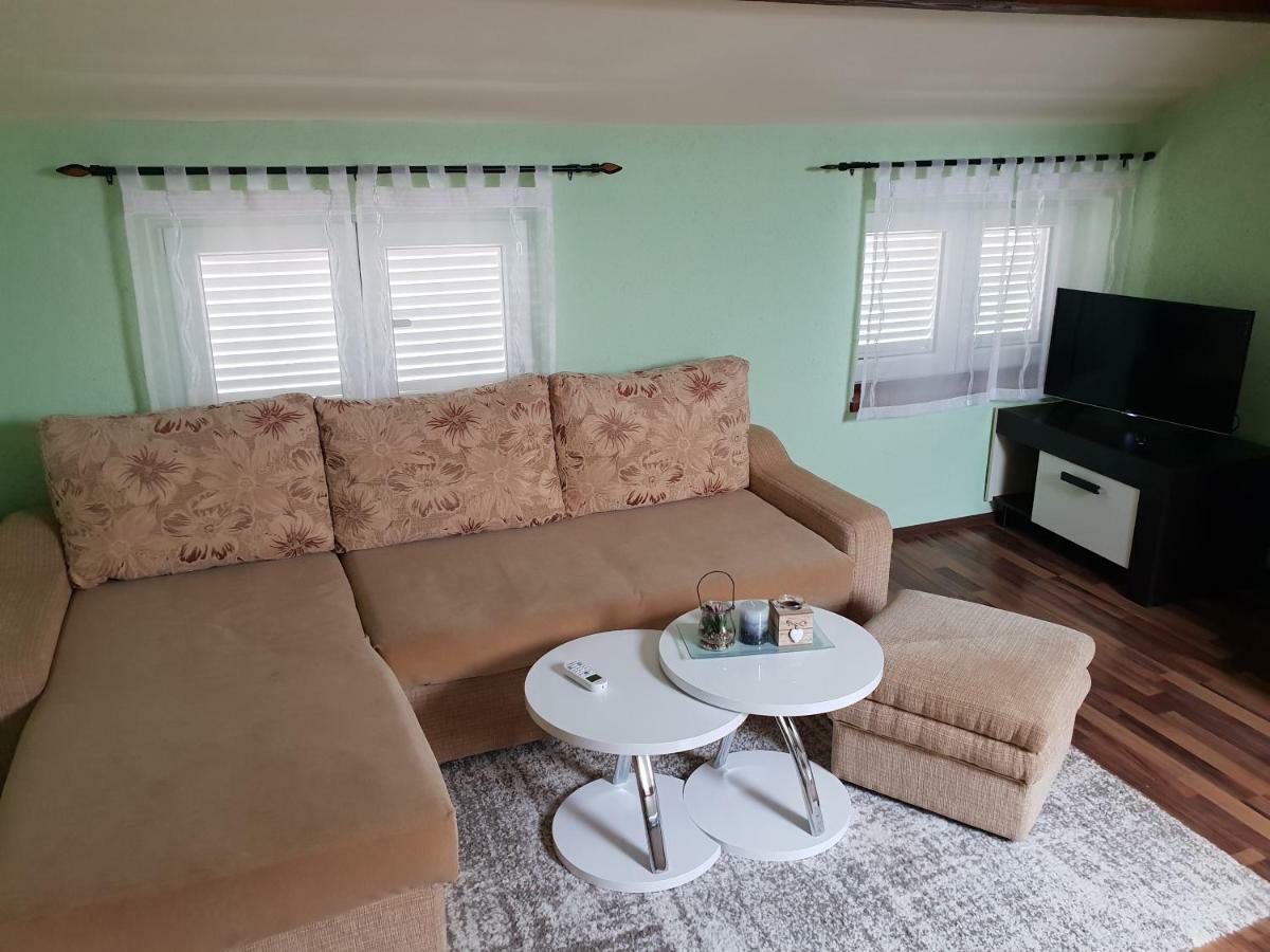 Apartman Viki Stinjan プーラ エクステリア 写真