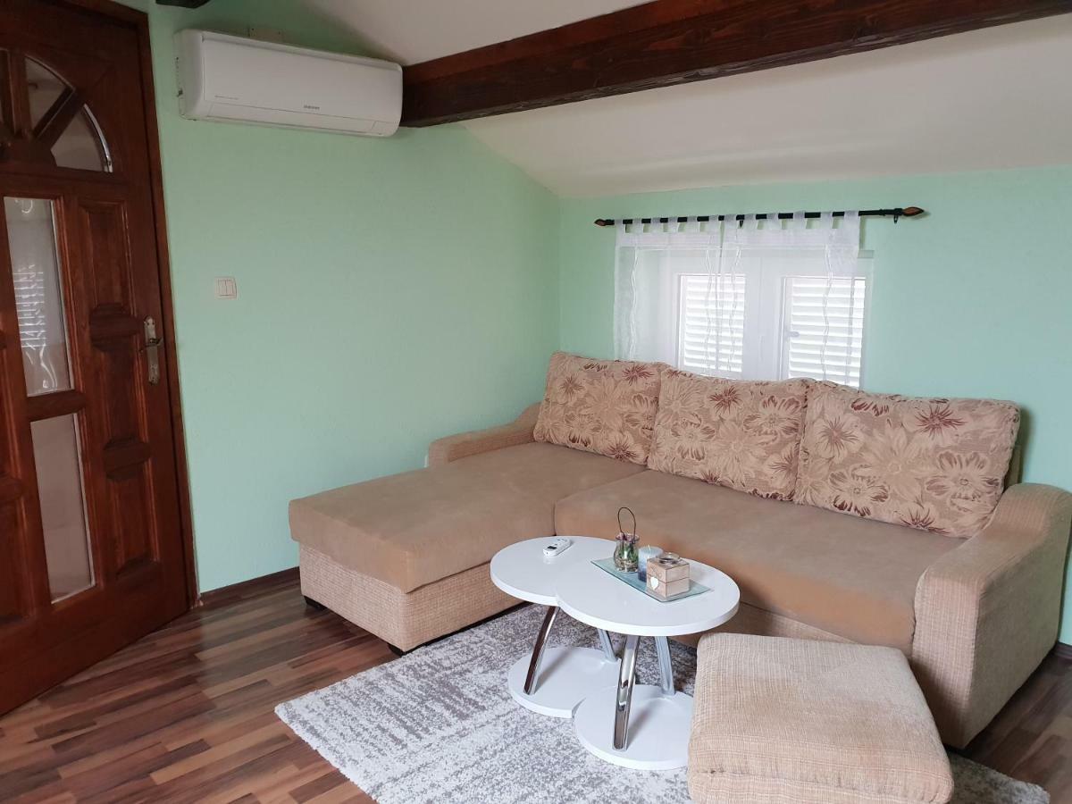 Apartman Viki Stinjan プーラ エクステリア 写真
